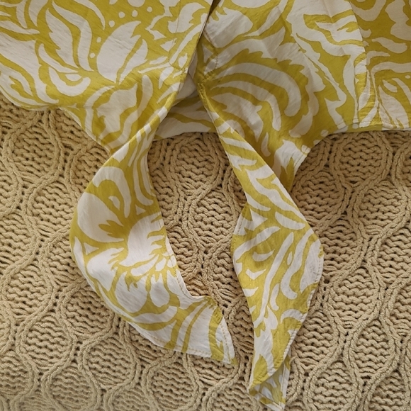 Joie Yellow & White Floral Print Cropped Camp Shirt w/ Tie Hem - Size M - Picture 5 of 9